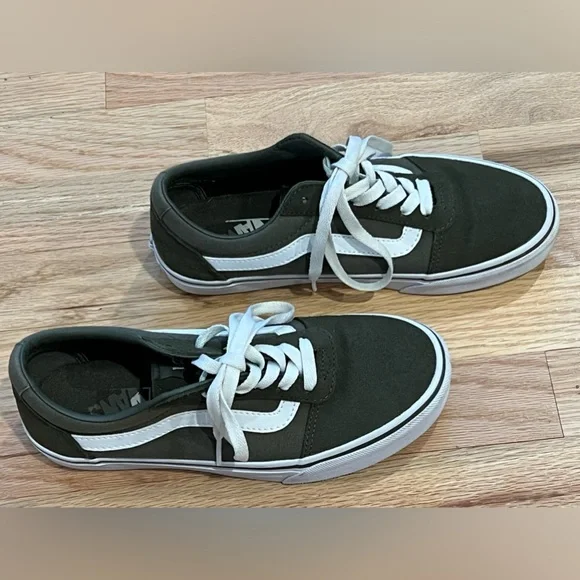 Womens Vans, size 8, color Olive, (Suede/Canvas) - Picture 4 of 12